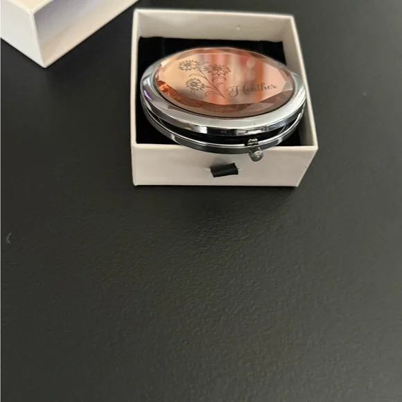 Floral Compact Mirror - Pink & Silver personalized HEATHER - Picture 4 of 4